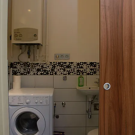 New - Walnuttree Double 12 Person In - Hungary 布达佩斯