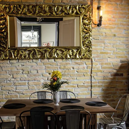 New - Walnuttree Double 12 Person In - Hungary * 布达佩斯