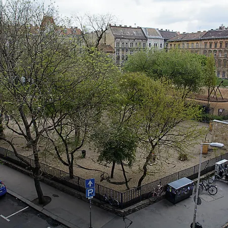 New - Walnuttree Double 12 Person In - Hungary 公寓 *