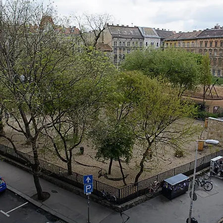 New - Walnuttree Double 12 Person Apartment Central In Budapest - Hungary *