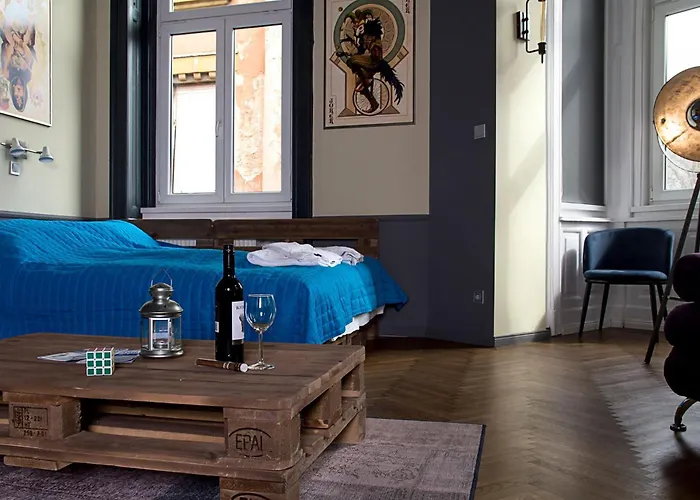 New - Walnuttree Double 12 Person In - Hungary Budapesta
